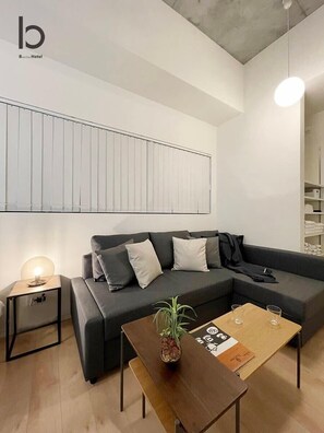 TV, offices - b hotel Neko Yard | Modern Loft Studio Downtown (Hiroshima City)