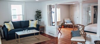 Modern Chic 1-BR Unit in the Cottages on James