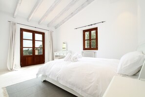 5 chambres, fer et planche à repasser, Wi-Fi gratuit, draps fournis
