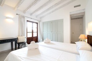 5 slaapkamers, een strijkplank/strijkijzer, gratis wifi, beddengoed