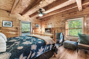 5 bedrooms, desk, iron/ironing board, travel cot