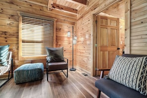 Interior - Spacious 5 BR/Triple Deck/View from top/close to all attractions in Gatlinburg. (Gatlinburg)