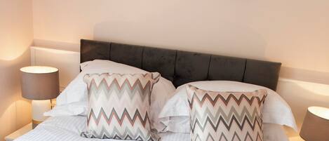 1 bedroom, iron/ironing board, WiFi (free)