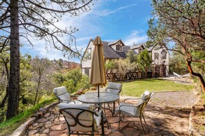 Outdoor dining - Big 5bd Julian Country Home! 5min to downtown Julian, wineries, hiking. (Julian)