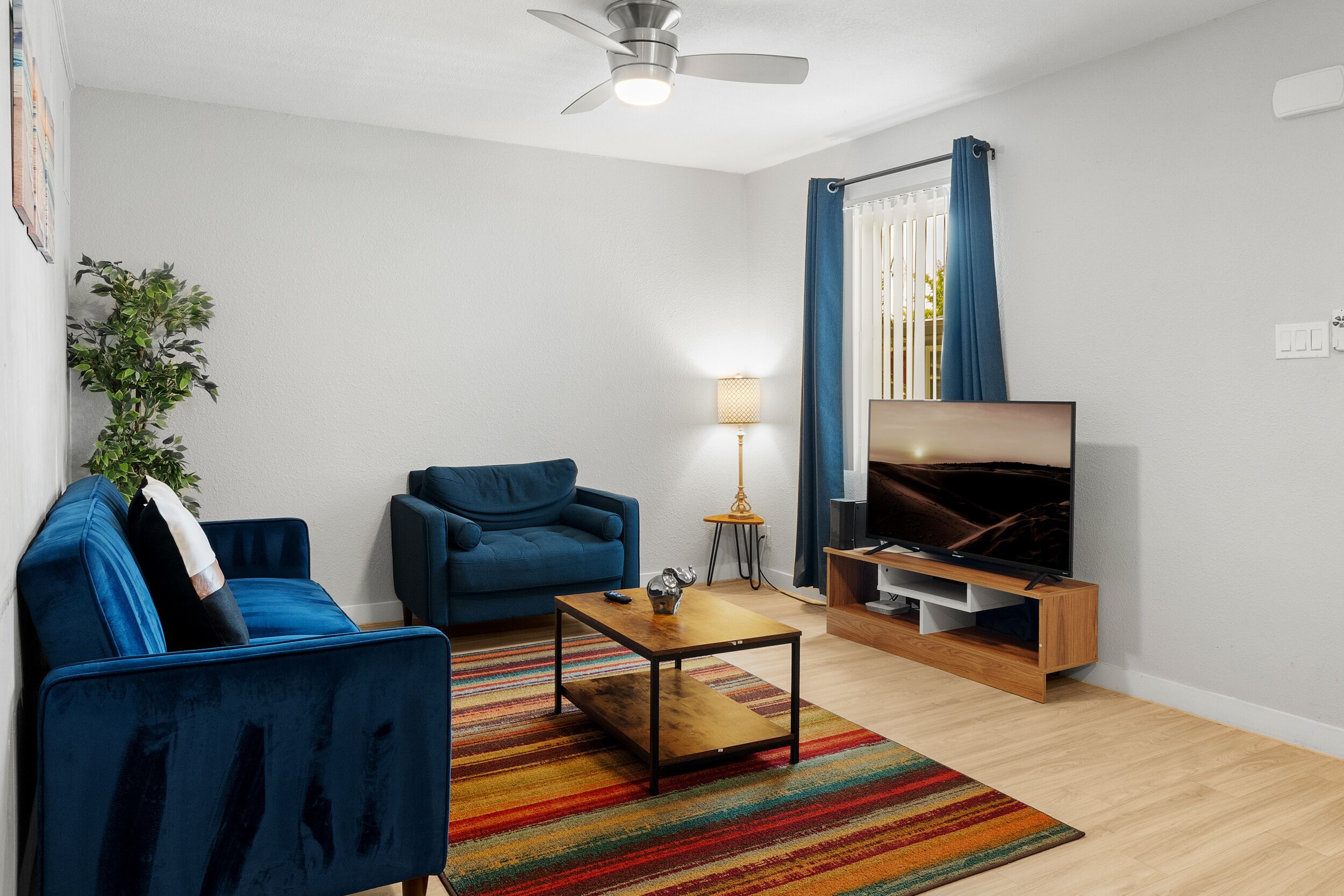 Stylish 2BR Near UT 5003