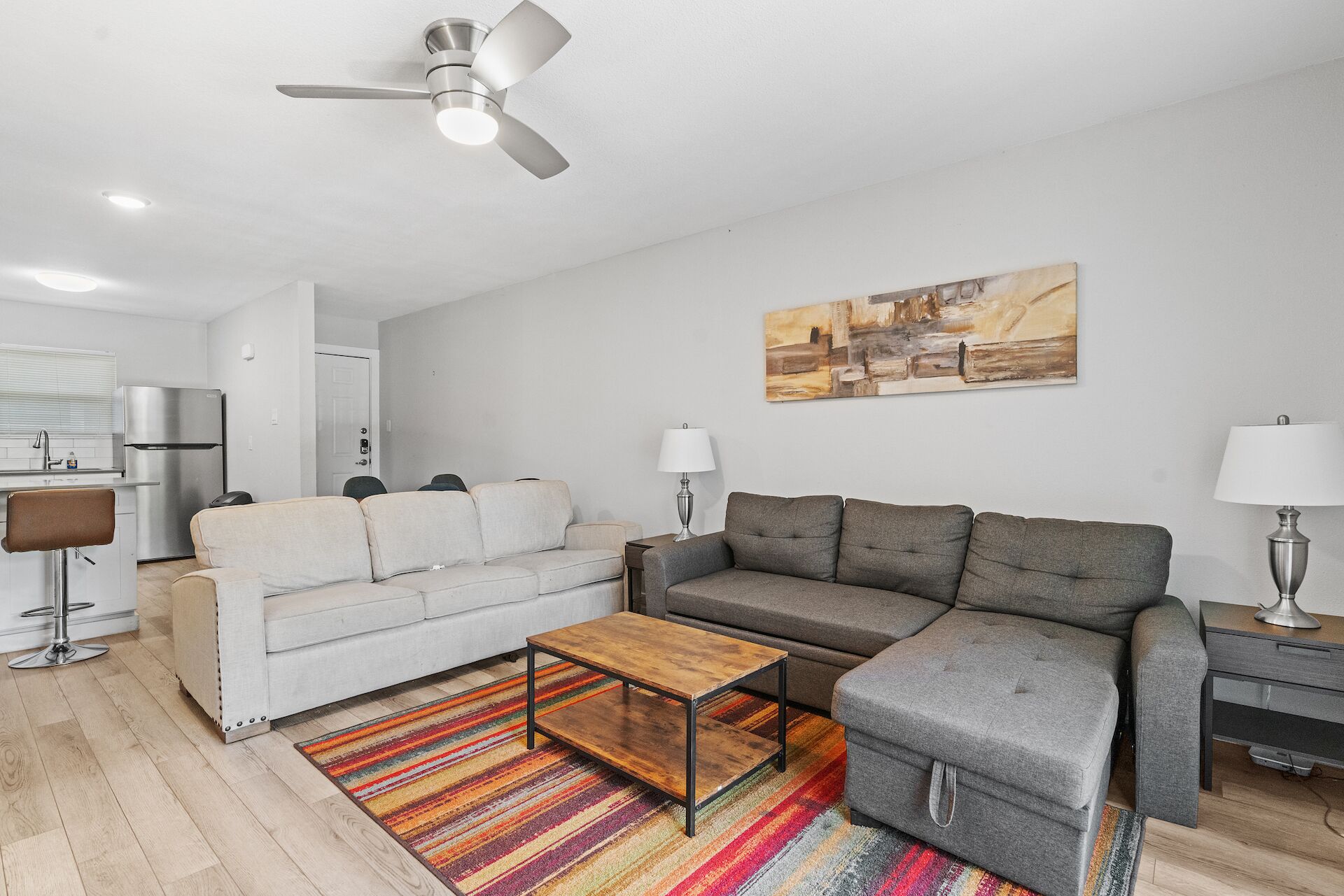 Modern 2BR Near UT | Hyde Park | Evonify