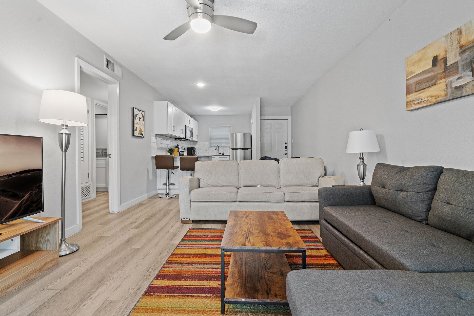 Modern 2BR Near UT | Hyde Park | Evonify
