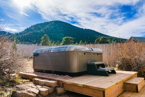 Property grounds - SALE! Hot Tub * King Bed * EV Charger * Wood Stove (Estes Park)