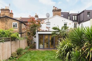 Exterior - 2 Bed Garden Flat in Acton (London)