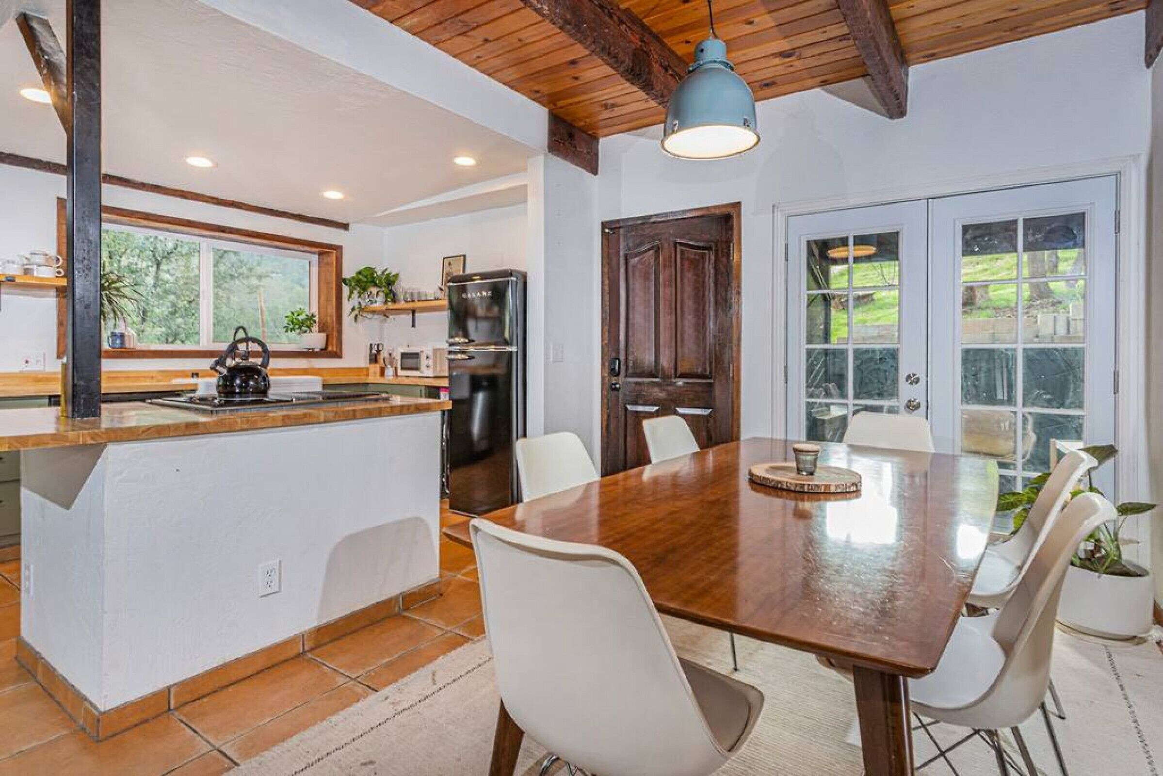 Sequoia “Tree house” Light & Bright