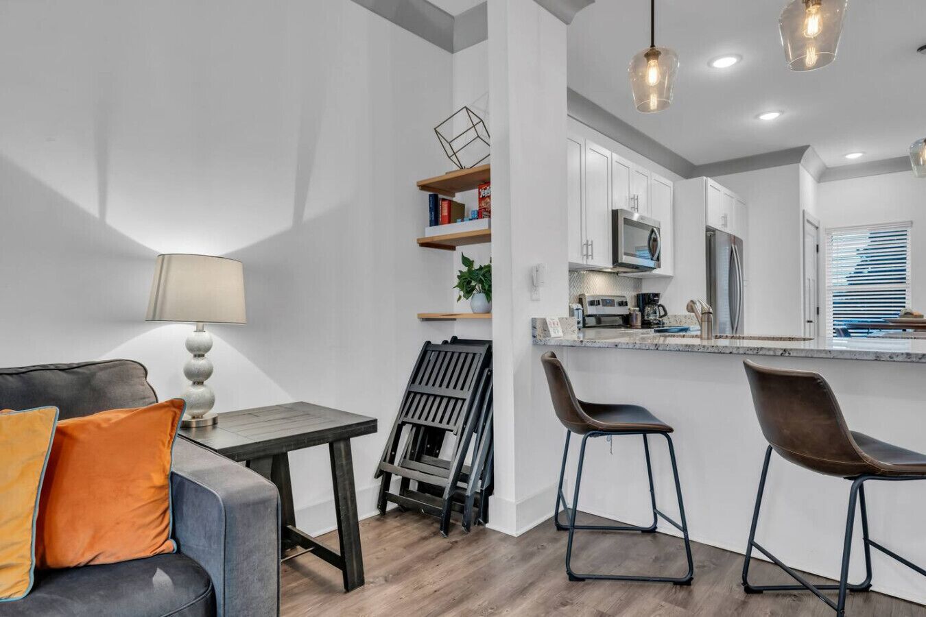 Una televisión, una oficina