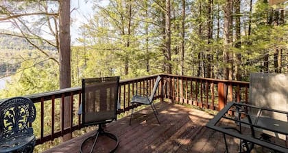 Luxury Adirondack getaway with 4 private ensuites