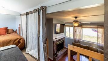4 bedrooms, iron/ironing board, travel crib, free WiFi