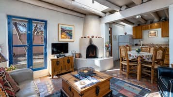 Smart TV y chimenea