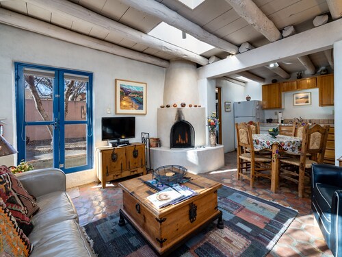 Casita Don Manuel | In Downtown Santa Fe, Private Yard + Kiva Fireplace!