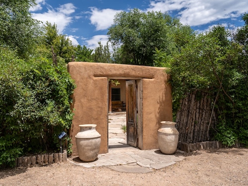 El Nido Lane Tesuque | Fireplaces, Walk to Plaza