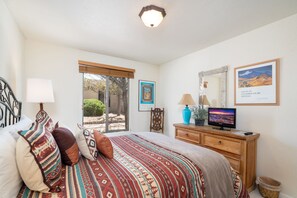 2 bedrooms, iron/ironing board, internet, bed sheets