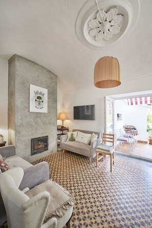 Smart TV, table football, ping pong, books - Casa Bica D´alva (Vila Alva)