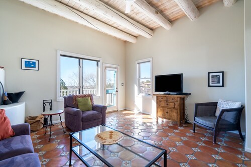 Casa Viva | Pet Friendly, Near Historic Plaza