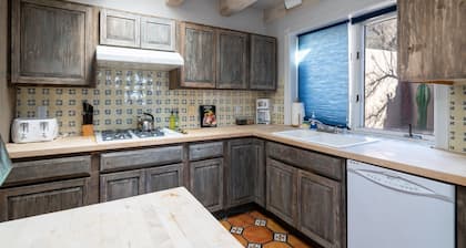 Casa Viva | Pet Friendly, Near Historic Plaza