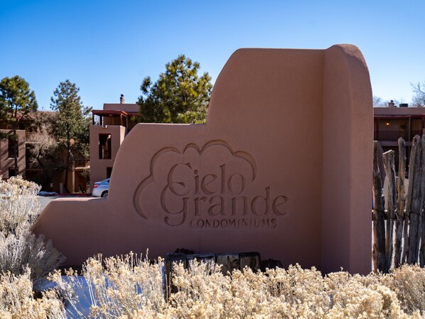 Property grounds - Cielo Grande 113 | Cozy Patio + Only 2 mi to Santa Fe Plaza! (Santa Fe)