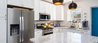 Crescent Moon Casita | Dog Friendly, Walk to Town, Private Outdoor Space