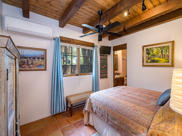 2 bedrooms, iron/ironing board, Internet, bed sheets - Deseo de Santa Fe | Great Indoor + Outdoor Spaces (Santa Fe)