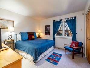 2 chambres, bureau, fer et planche à repasser, accès Internet