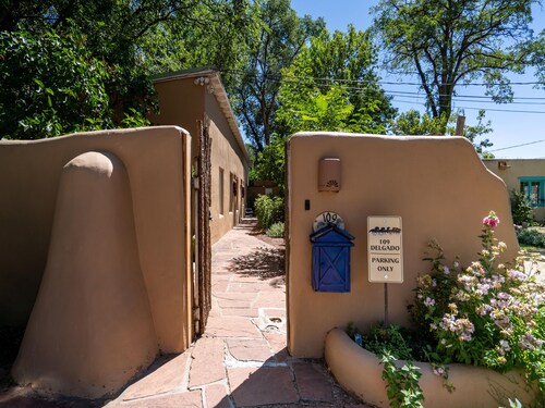 Siete Caballos | Fireplace, Patio, Blocks to Plaza