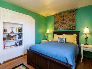 2 bedrooms, iron/ironing board, internet, bed sheets