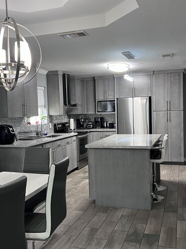 3-bedroom house in North  Laredo with AC, WiFi kitchen equipped 