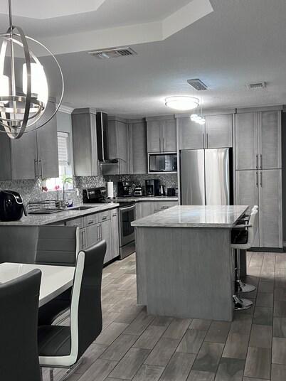 3-bedroom house in North  Laredo with AC, WiFi kitchen equipped 