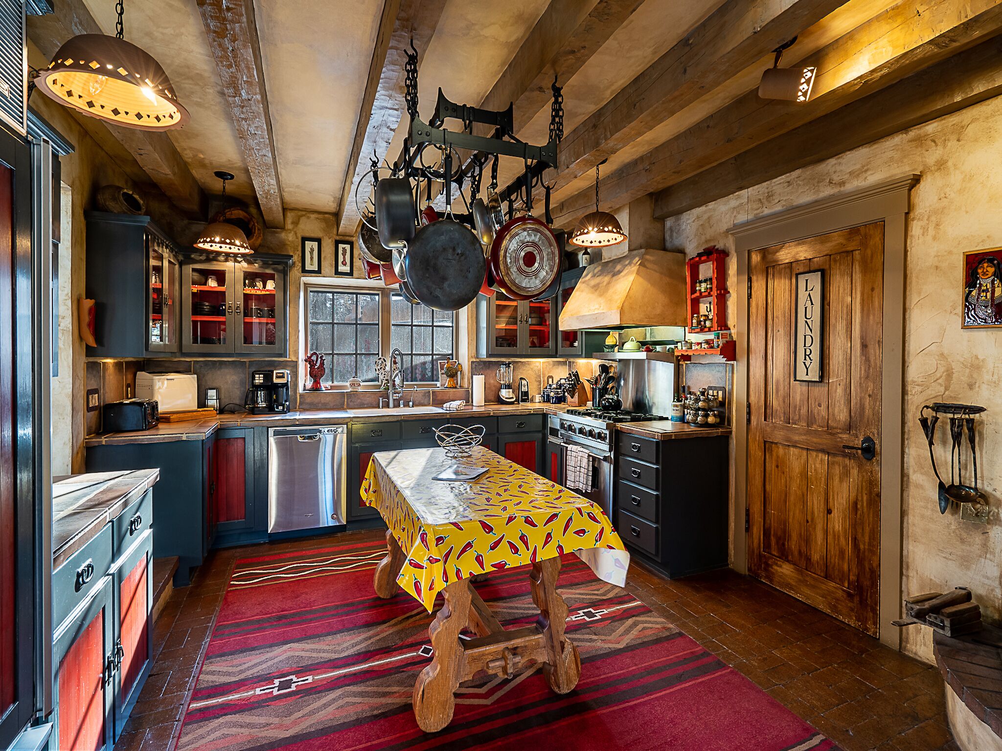 Western Cowboy | Hot Tub, Fireplace, Lots of Space