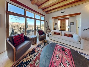 Smart TV, fireplace, DVD player