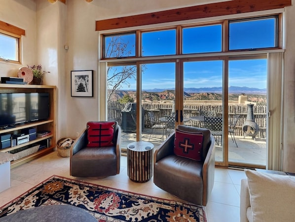 Smart TV, fireplace, DVD player