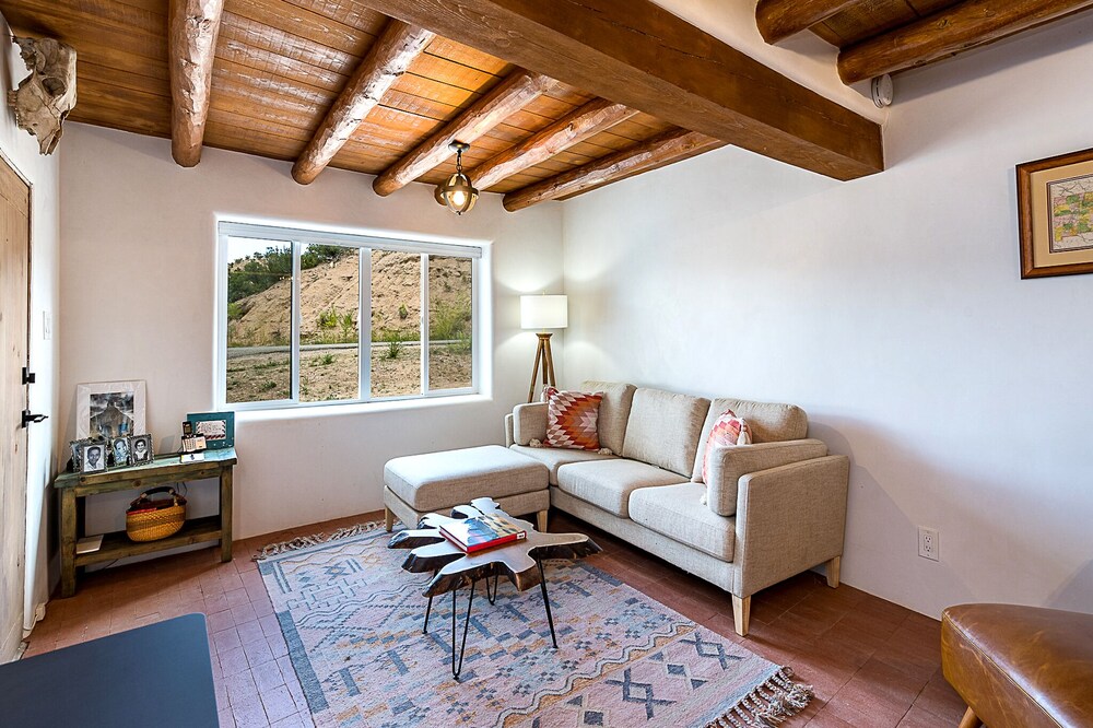 Casa Sarita | Pets, Near Trails + Galleries!