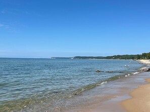 Plage, chaises longues