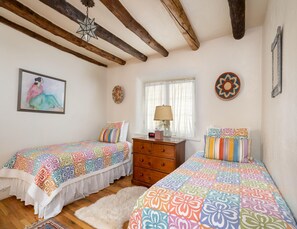 3 bedrooms, iron/ironing board, internet, bed sheets