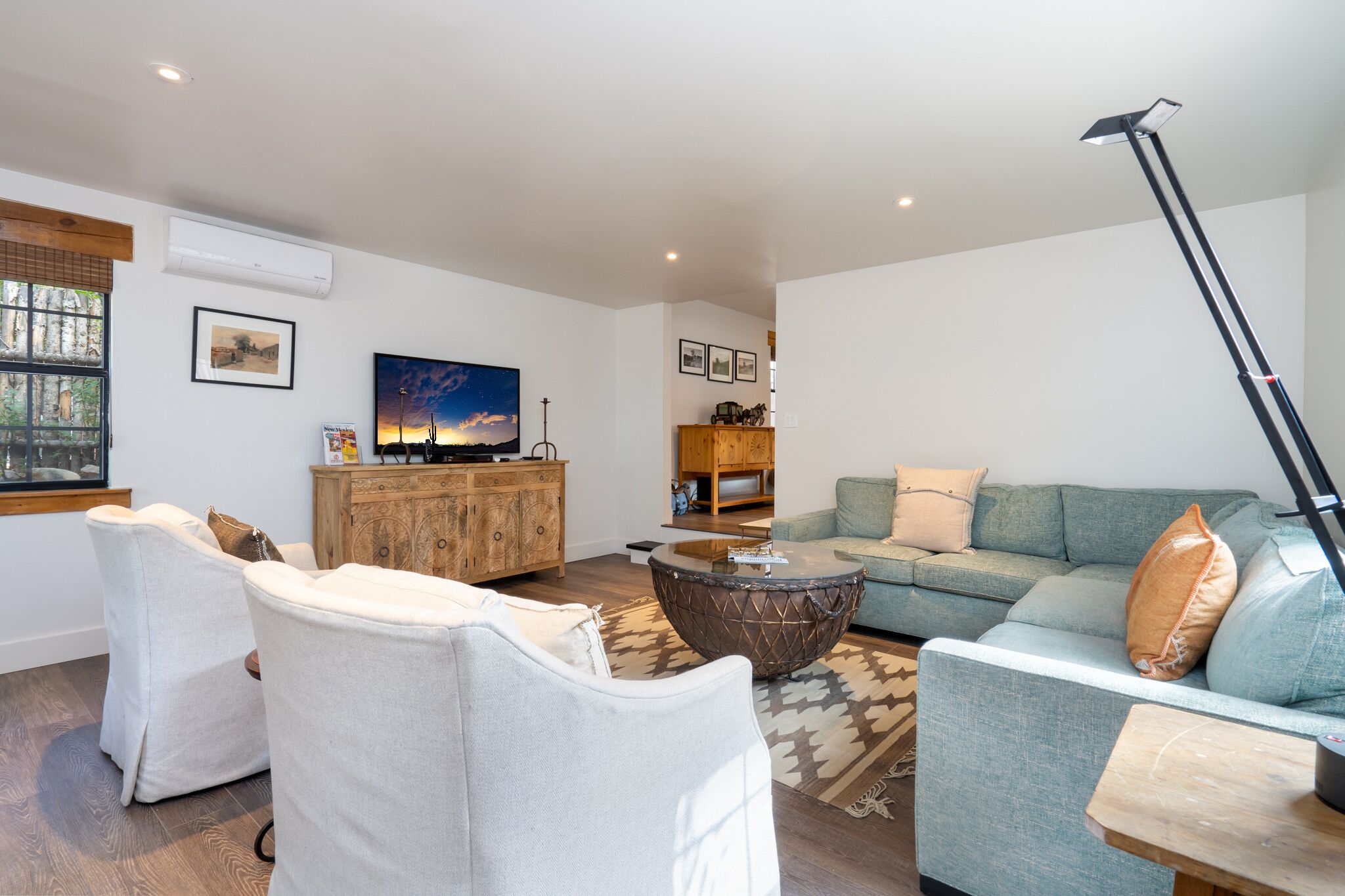 Hillside House | Private Courtyard, Walk Downtown!