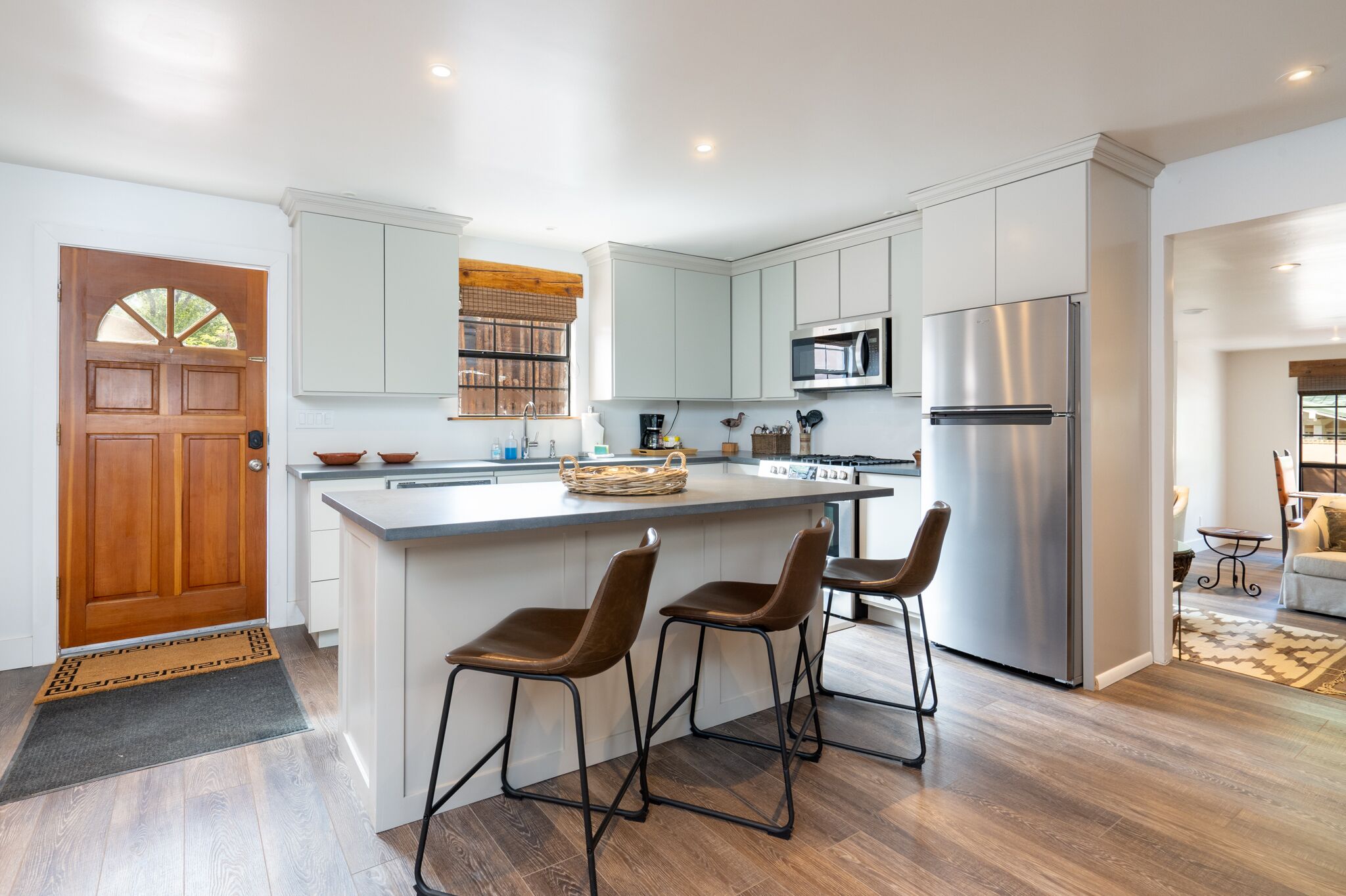 Hillside House | Private Courtyard, Walk Downtown!