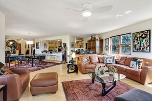 Smart TV, fireplace, DVD player