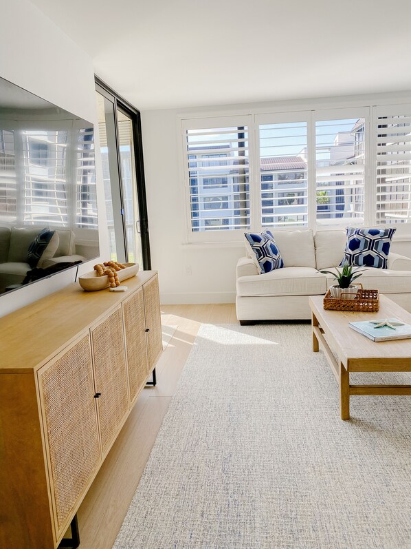 Smart TV, books, printers - Loggerhead Cay 482 -All New! Beautiful Condo Quick Walk To Beach (Sanibel)