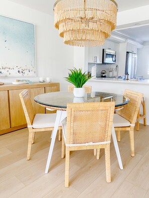 Dining - Loggerhead Cay 482 -All New! Beautiful Condo Quick Walk To Beach (Sanibel)