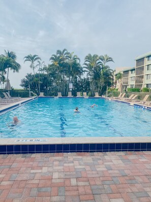 Ulkouima-allas, lämmitetty uima-allas