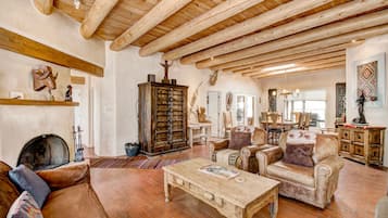Smart TV y chimenea