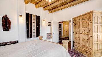 4 slaapkamers, een strijkplank/strijkijzer, internet, beddengoed