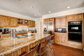 Fridge, microwave, oven, stovetop - Moonstar | Pet Friendly, Rooftop Deck, 360 Views! (Santa Fe)