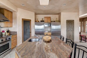 Fridge, microwave, oven, stovetop - Dorthia Garden Retreat & Views | Stunning 360 View (Santa Fe)