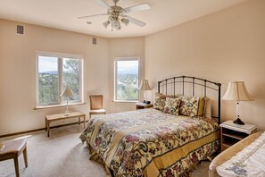 5 bedrooms, iron/ironing board, Internet, bed sheets