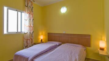 1 bedroom, travel crib, internet